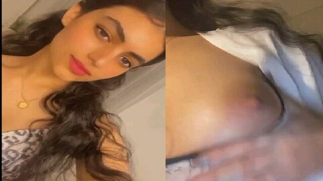 Selfie recording girl small boobs mms clip